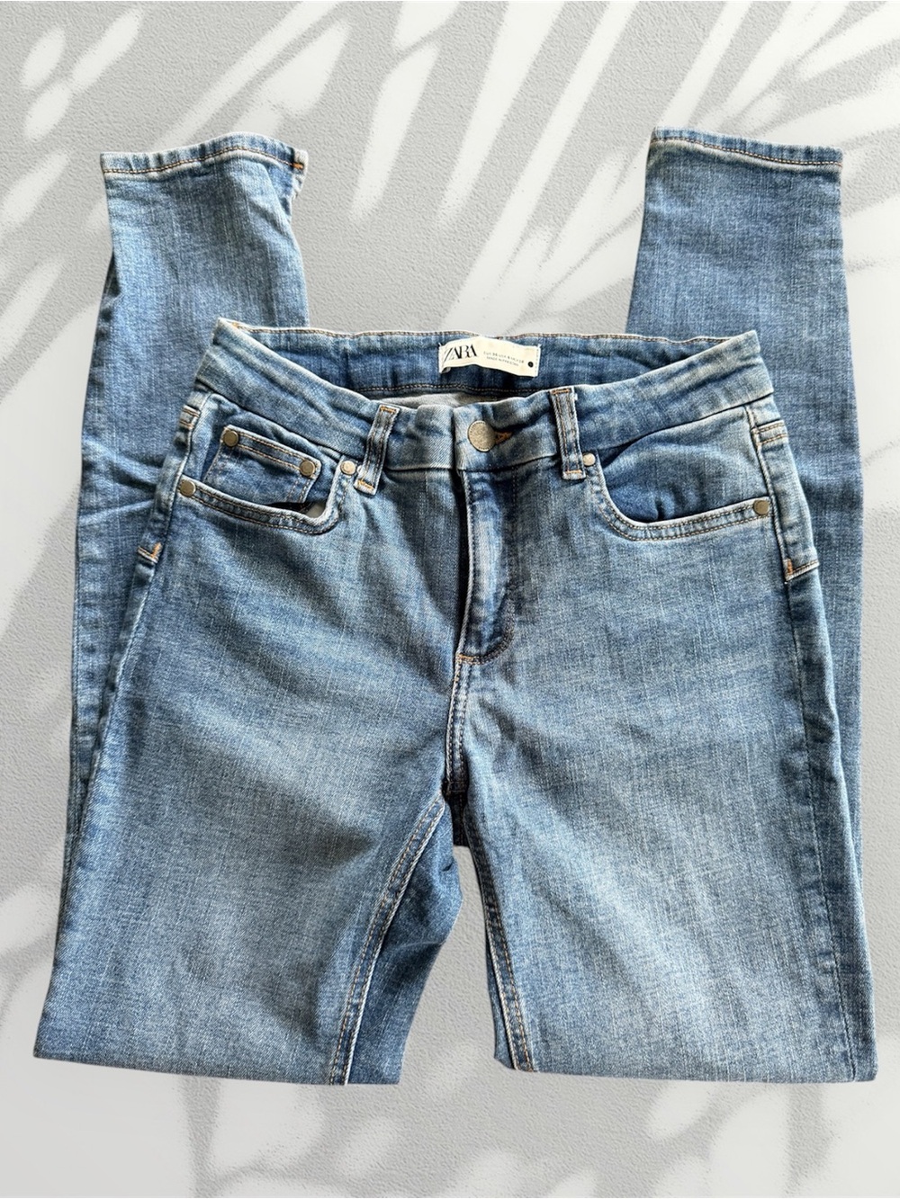 Zara Light Wash Slim / Skinny Jeans 👖